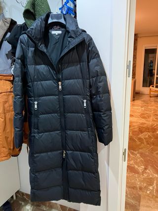 Abrigo largo negro de Tommy Hilfiger