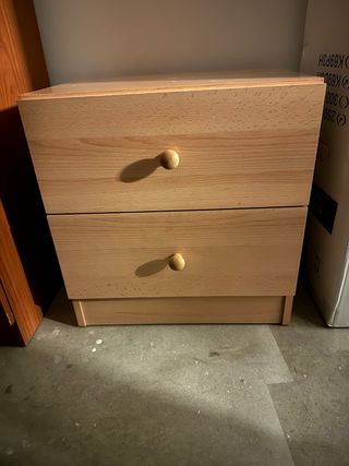 Mesita de noche de madera