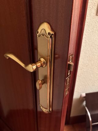 Puerta madera efecto caoba