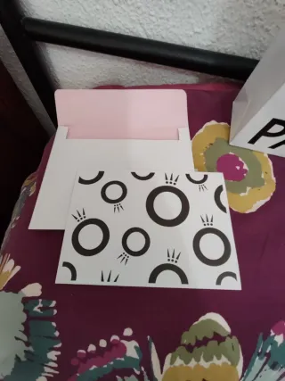 Caja y bolsa Pandora. Lo demás de regalo.