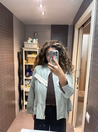 Chaqueta verde claro con flecos