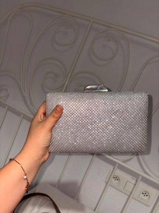 Bolso de fiesta plateado con brillantes