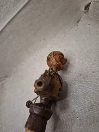 Vecchio Tappo in legno x vino animato epoca antica