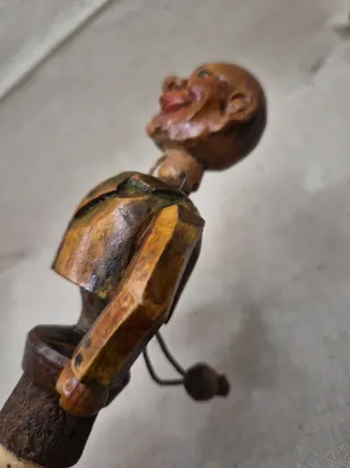 Vecchio Tappo in legno x vino animato epoca antica