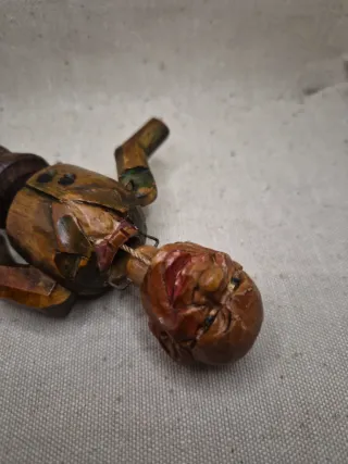 Vecchio Tappo in legno x vino animato epoca antica