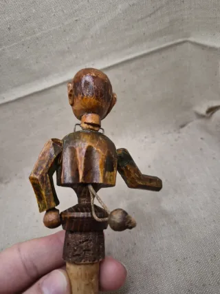 Vecchio Tappo in legno x vino animato epoca antica