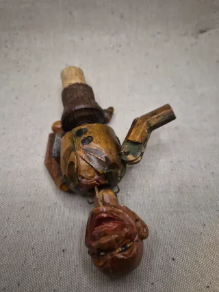 Vecchio Tappo in legno x vino animato epoca antica