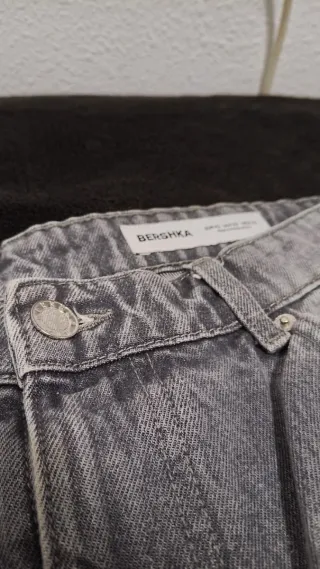 Bershka Baggy Bermuda Shorts Grises