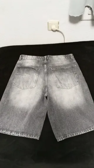 Bershka Baggy Bermuda Shorts Grises