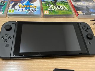 Nintendo Switch + 4 Juegos + Accesorios