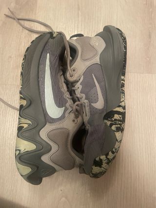 Zapatillas Baloncesto Grises