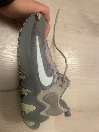 Zapatillas Baloncesto Grises