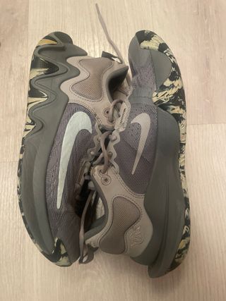 Zapatillas Baloncesto Grises