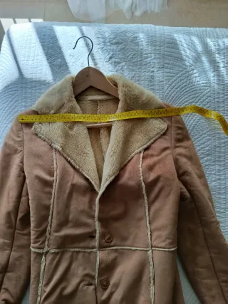 Abrigo largo de pelo sintético