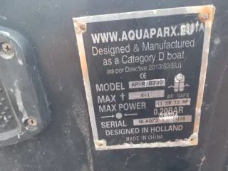 Lancha hinchable amarilla