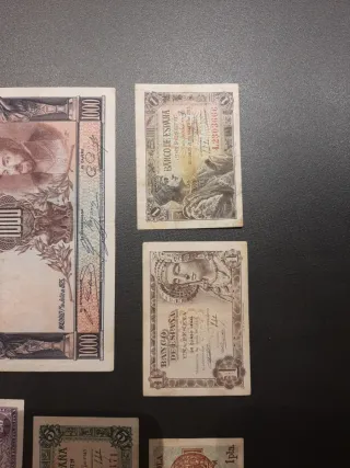 LOTE DE BILLETES PARA ALBERTO