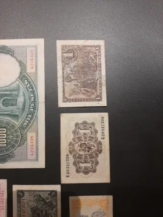 LOTE DE BILLETES PARA ALBERTO