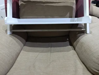 Estantería de madera blanca