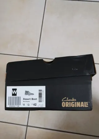 Clarks Desert Boots Uomo in suede colore Wolf.