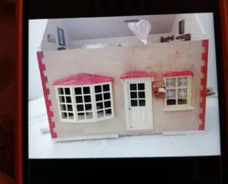 Casa de muñecas de madera