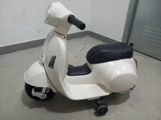 Mini Moto Eléctrica Infantil Vespa Blanca
