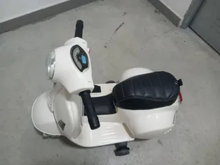 Mini Moto Eléctrica Infantil Vespa Blanca