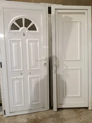 Puertas de aluminio blancas