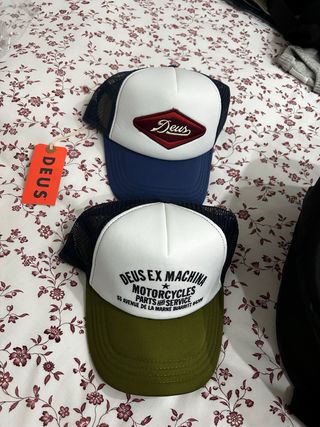 Confezione da 2 Cappelli Originali Deus Ex Machina