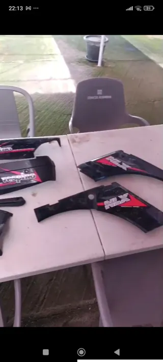 Plásticos y asiento moto piloto