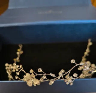 Tiara Novia Cristales y Flores Nacaradas Edenly