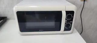 Microondas blanco