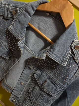 Chaqueta vaquera con pedrería
