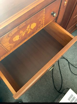 Mesita de noche de madera