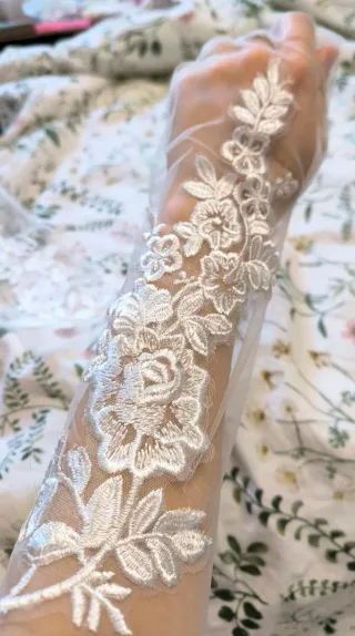 Guantes de novia bordados