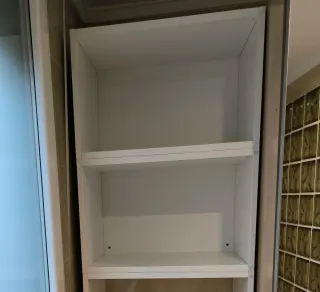 Dos armarios PLATSA de IKEA con puerta.