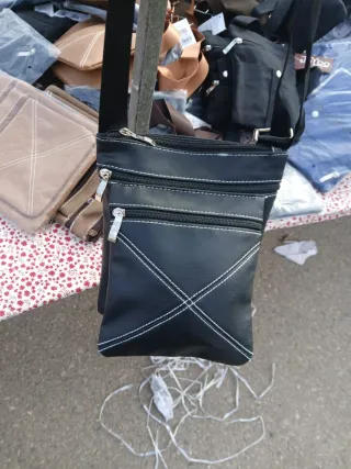 Bolsos de hombre 700 unidades ha 1.50 la unida