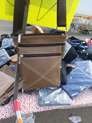 Bolsos de hombre 700 unidades ha 1.50 la unida