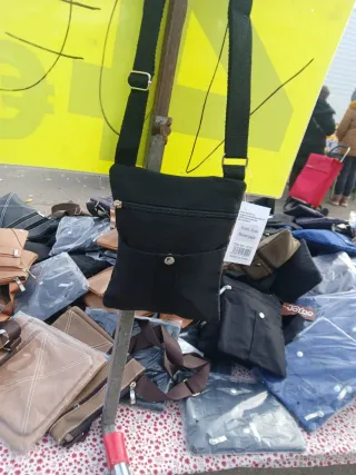 Bolsos de hombre 700 unidades ha 1.50 la unida