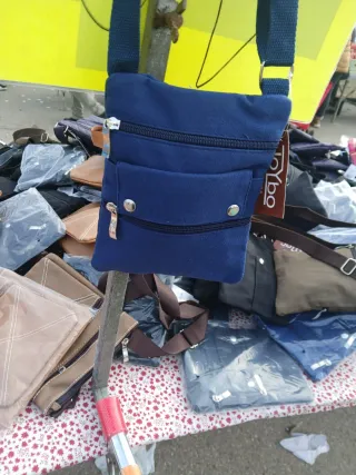 Bolsos de hombre 700 unidades ha 1.50 la unida