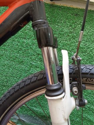 Bicicleta de montaña roja