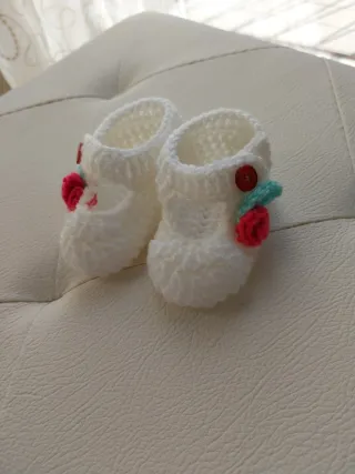 Set neonata: cuffietta, scarpine e body1-3mesi