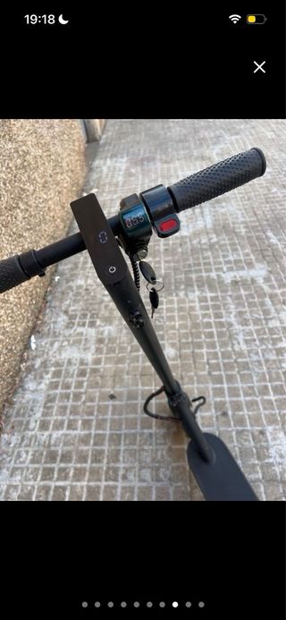 Patinete eléctrico negro