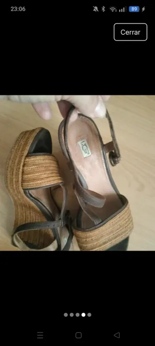 Zapatos de cuña marrones y grises