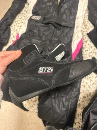 Equipación de carreras GT2i