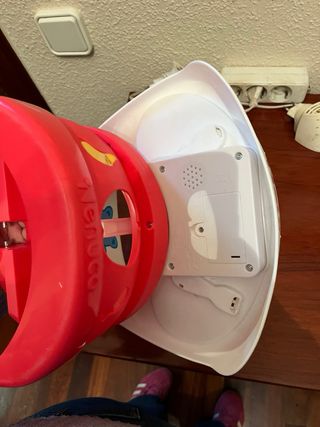 Trona para muñecos con música