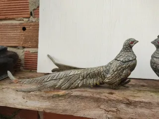 Faisanes de metal decorativos