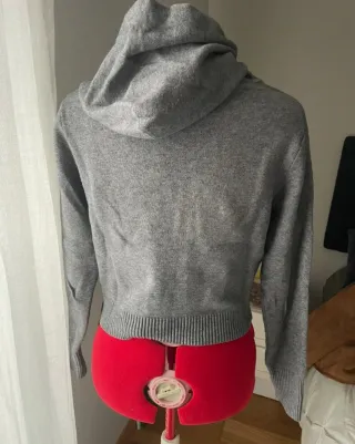 Jersey gris talla S con cordones brillantes