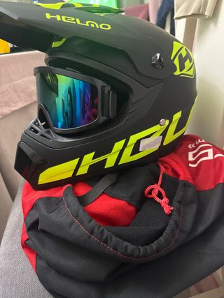 Casco Moto Off-Road Negro y Amarillo Nuevo