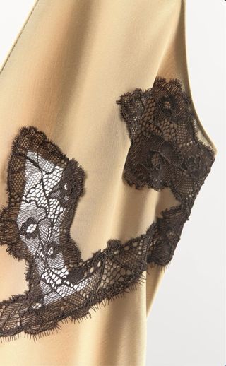 Vestido lencero con encaje