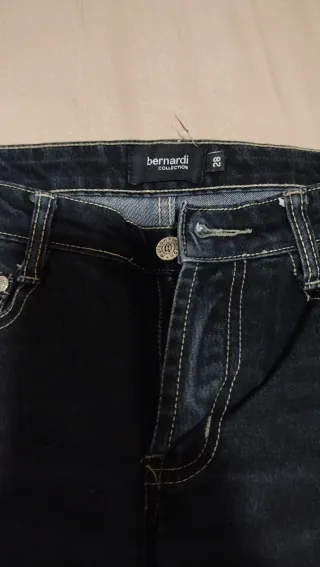 Jeans con ramage ricamato